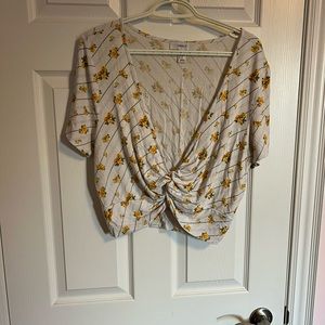 White crop top with yellow flowers - forever 21 - 2X/3X